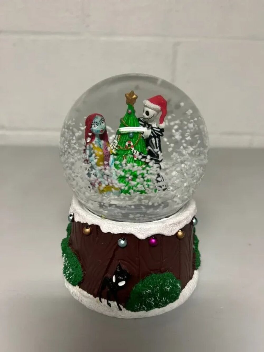 Jack & sally nightmare before Christmas musical snow globe